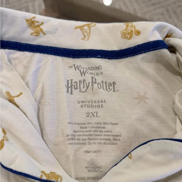 Harry Potter Women’s Cream Pajama Shorts Set Size 2XL - Picture 3 of 3